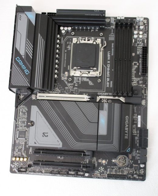 Gigabyte REFURBISHED, USED, WITHOUT INSTRUCTIONS, WITHOUT ORIGINAL BOX, WITHOUT ANTENNA