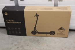 SALE OUT. Xiaomi Electric Scooter 4 Xiaomi 3 month(s) USED AS DEMO, MISSING AIR HOSE